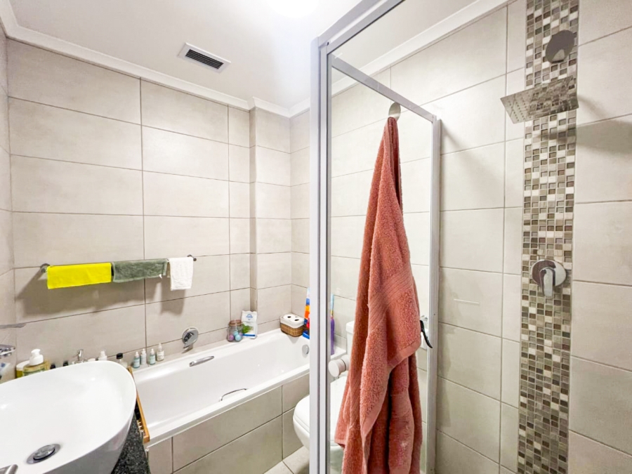 2 Bedroom Property for Sale in Loucharmante Western Cape
